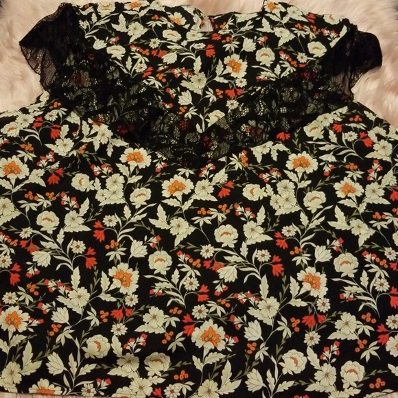 Cape Lace Top - Picture 5 of 6